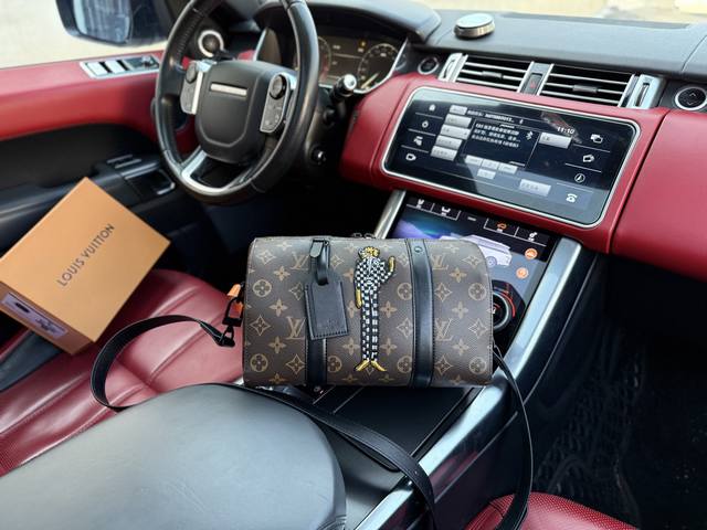 P220 高端货 新款 “ Louis Vuitton ”Lv单肩包 路易威登斜挎包 M45652 Louis Vuitton Keepall 经典老花图案拉链