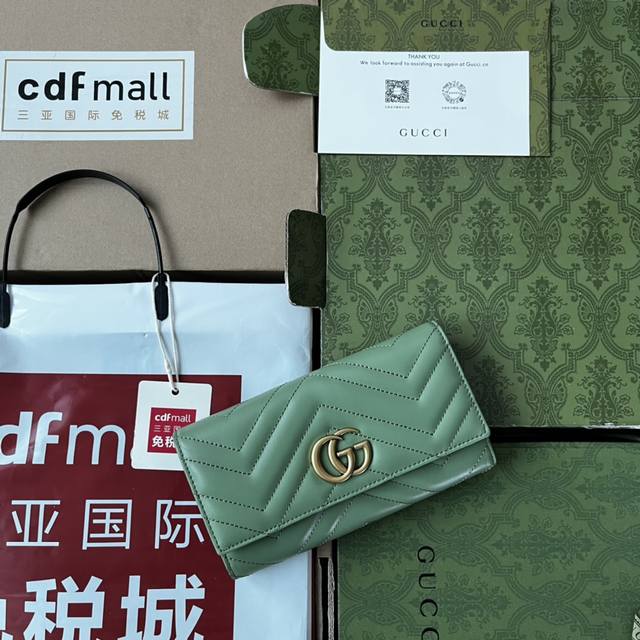 原厂皮配 Cdfmall三亚免税店手提袋 Gg Marmont系列全拉链式钱包 Gg Marmont系列皮片夹采用绗缝皮革打造 配以v形纹设计 背面装饰 Gg - 点击图像关闭