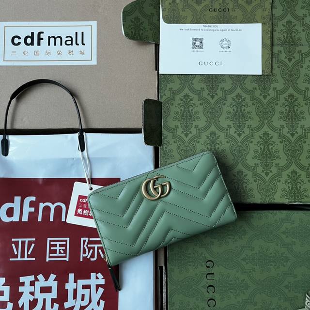 原厂皮配 Cdfmall三亚免税店手提袋 Gg Marmont系列全拉链式钱包 Gg Marmont系列皮片夹采用绗缝皮革打造 配以v形纹设计 背面装饰 Gg