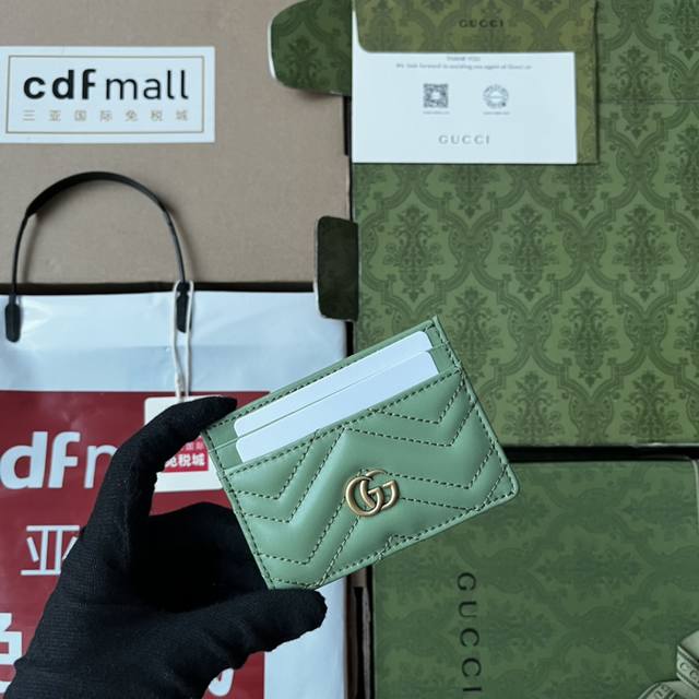 原厂皮配 Cdfmall三亚免税店手提袋 Gg Marmont系列绗缝卡片夹 Gucci经典小件配饰继续围绕品牌不断发展的美学理念为自身注入新的活力 作为202