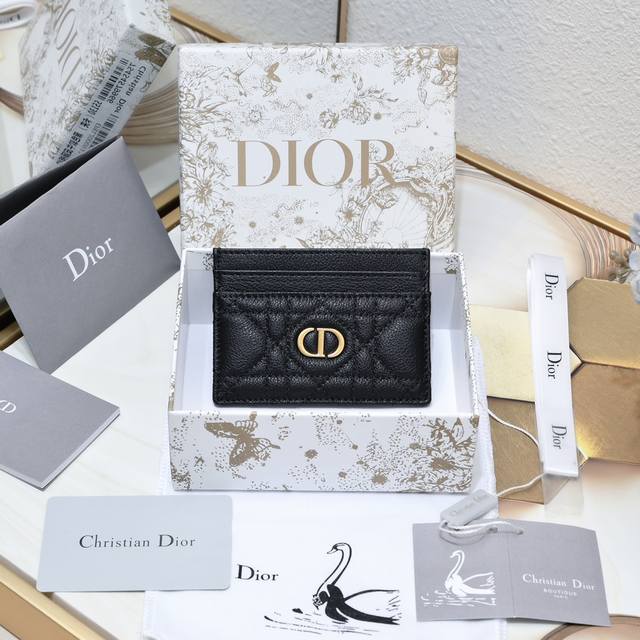 专柜正品有售 顶级原单质量 配图片盒子 Dior Caro 五格卡夹柔软牛皮革藤格纹 编号 S5130 Uwhc M Tu Dior Caro 五格卡夹 黑色