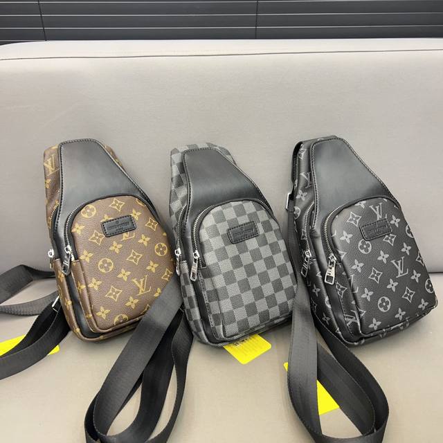 Louisvuitton 路易威登 印花胸包 斜挎单肩包 采用精湛镶嵌细工 实物拍摄 原厂原版面料 配送防尘袋30 X 17 Cm