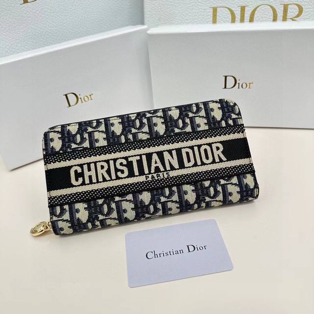 Dior 5234颜色 黑色 尺寸 19x10 5x3 5 Dior专柜最新款火爆登场 采用进口小牛皮 绝美绣线 做工精致 媲美专柜