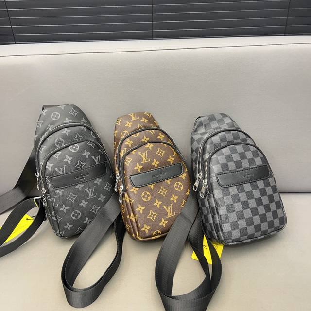 Louisvuitton 路易威登 印花胸包 斜挎单肩包 采用精湛镶嵌细工 实物拍摄 原厂原版面料 配送防尘袋30 X 17 Cm