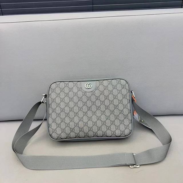 Gucci 古奇 相机包 699439#原单高品质 G家持续更新配色 添加更精致的色调 新配色和色彩组合为品牌标志性单品注入新意 彰显现代格调 这款g家系列背包