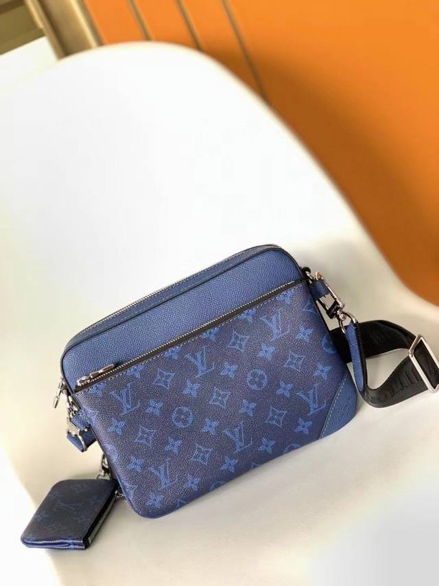 折叠礼盒包装 Louis Vuitton 路易威登 芯片版本 正品开发对版五金型号 M69443三合一邮差包trio 邮差包由 Monogram Eclipse