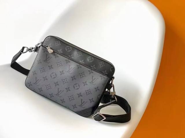 折叠礼盒包装 Louis Vuitton 路易威登 芯片版本 正品开发对版五金型号 M69443三合一邮差包trio 邮差包由 Monogram Eclipse