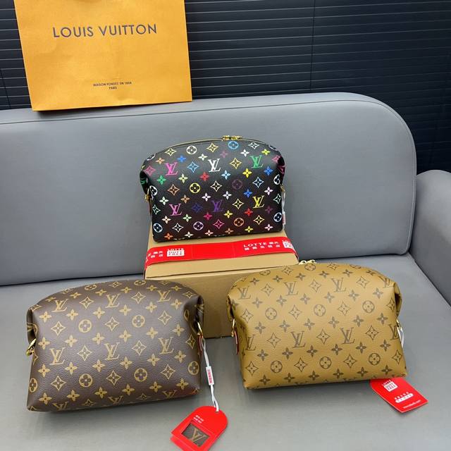 Louisvuitton 路易威登 手拿包 化妆包 洗漱包 男女通用 采用精湛镶嵌细工 经典百搭 实物拍摄 原厂原版面料 配送防尘袋礼盒 礼品袋 23 X 18