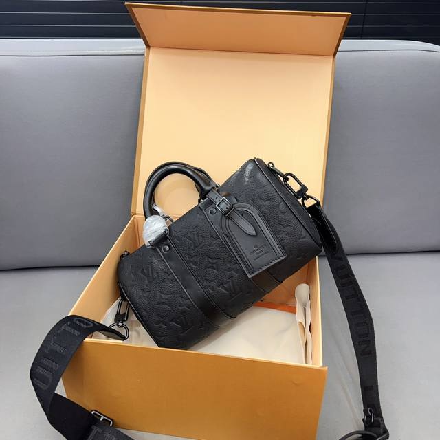 Louisvuitton 路易威登 牛皮版本 Keepall 25 系列压花手袋 手提斜挎包 单肩包 采用精湛镶嵌细工 实物拍摄 原厂原版面料 配送小票 防尘布