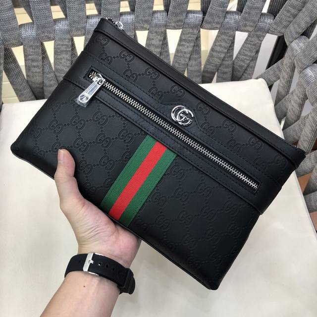 Gucci批 古奇 手包g家最新夹款包容量大 古奇gucci新手款包 原版品质 做工完美 又一款超爆来款袭 摆脱以经往典设计 足以吸人引的眼球古琦属专里布 款号