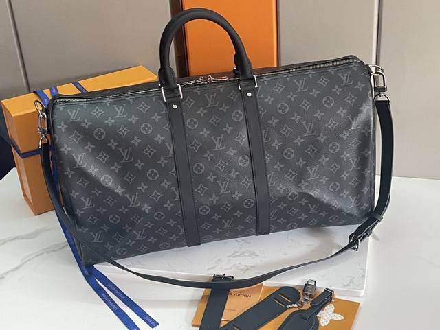 顶级原单原版开发 全钢五金 Keepall 55旅行袋 由全新标志性黑灰monogram Eclipse帆布裁制而成 自1930年以来 Keepall系列包袋陪