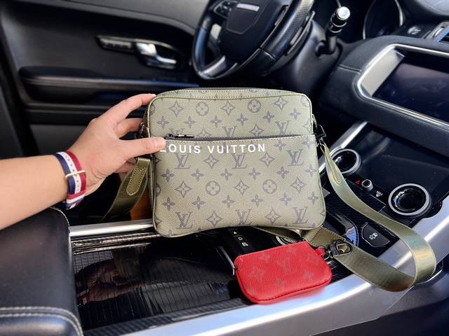 高端货 新款 Louis Vuitton 三件套 M23783 Trio 可拆卸可调节肩带拉链开合帆布 邮差包单肩斜挎包 男款 卡其绿 25.0X 18.5X