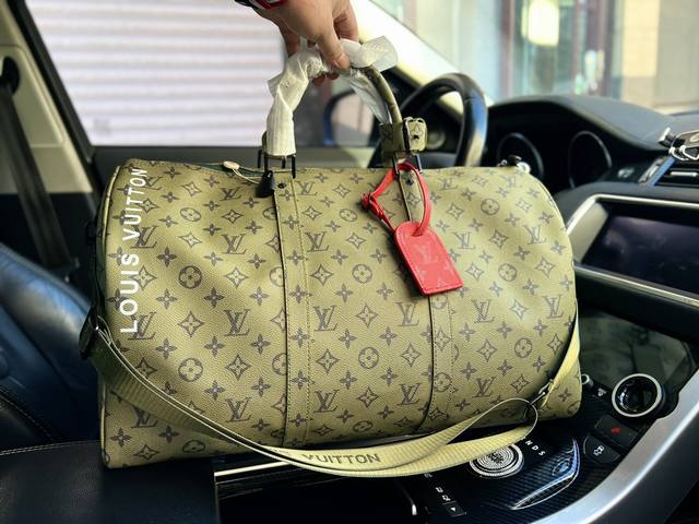 高端货 新款 Louis Vuitton 旅行袋 Keepall Bandouliere 45 可拆卸可调节肩蒂拉链开合 帆布 手提单肩斜挎旅行包 男款卡其绿