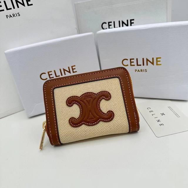 Celine A15颜色 白色帆布尺寸 10.5*9*1Celine 专柜同步 Triomphe Cuir紧凑型拉链钱夹 纺织材料和天然 棕褐色小牛皮纺织材料