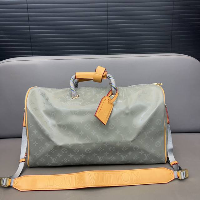 Louisvuitton 路易威登 Keepall 镭射钛合金旅行袋 手提包袋 机场包 采用精湛镶嵌细工 实物拍摄 原厂原版面料 配送防尘袋 50 X 28 C