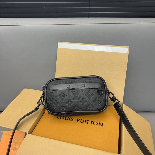 Louisvuitton 路易威登alpha Nano牛皮手袋 男女通用单肩斜挎包 采用精湛镶嵌细工 实物拍摄 原厂原版面料 配送防尘袋 礼盒 11 X 19