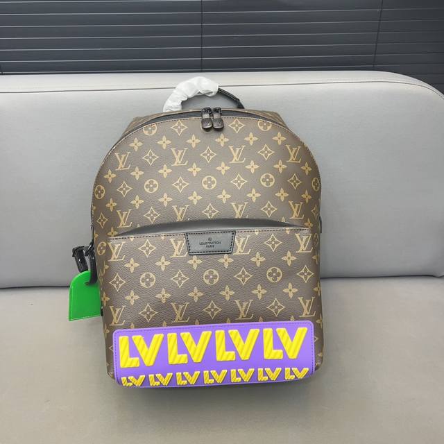 Louisvuitton 路易威登discover 橡胶字双肩包 Rubber系列 大容量背包 男女通用 采用精湛镶嵌细工 经典百搭 实物拍摄 原厂原版面料 配