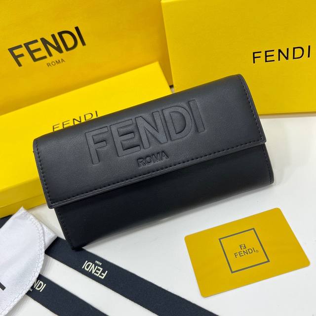 Fendi 2606颜色 黑色 土黄尺寸 19*10.5*3.5Fendi 专柜同步 专柜品质顶级进口牛皮 海外订制钥匙扣五金 做工油边精湛