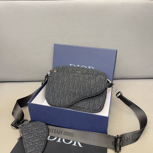 Dior 迪奥 三合一cd刺绣针织相机包 男女通用斜挎单肩包 采用原版面料 经典百搭 实物拍摄 原厂原版面料 配送防尘袋 礼盒 25 X 18 Cm