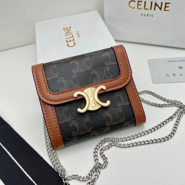 Celine 10999 链条可拆卸颜色 黑色印花尺寸 11*10*5Celine凯旋门非常炫美的一个系列 专柜同步 采用头层牛皮 精致时尚 可以单肩背 也可做 - 点击图像关闭