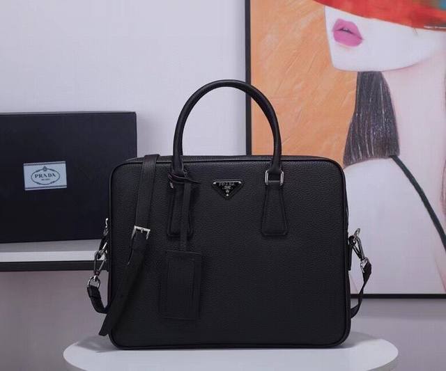 专柜正品有售 顶级质量 Prada 型号 2Ve368-8 尺寸 36X28X4 Prada公文包专柜最新款式 新款首发原单品质 意大利进口saffiano荔枝