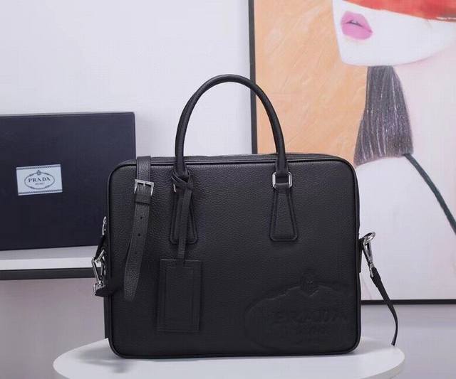 专柜正品有售 顶级质量 Prada 型号 2Ve368-6 尺寸 36X28X4 Prada公文包专柜最新款式 新款首发原单品质 意大利进口saffiano荔枝