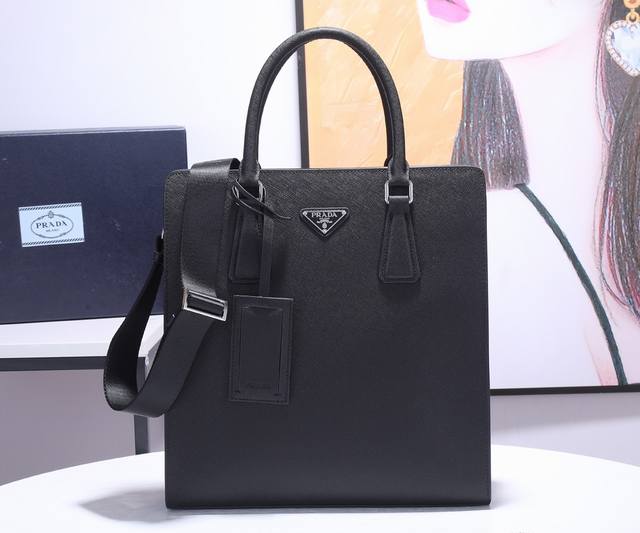 品牌名称 Prada 普拉达 产品规格 W3 Xh3 Xd7Cm 产品材质 原版十字纹 原版五金 顶级手工 经典颜色 克色 宝蓝 产品型号 2Ve367