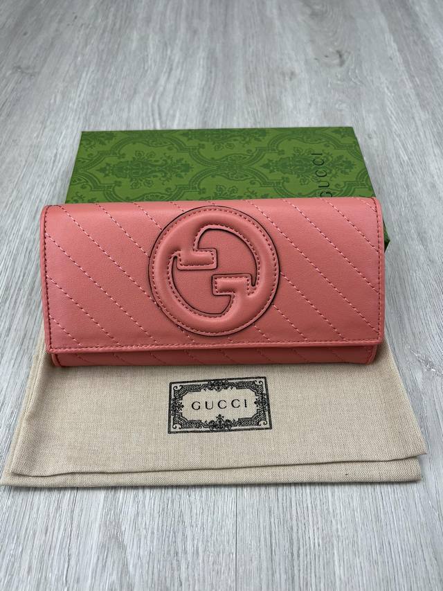 Gucci Blondie系列半包盖钱包 型号 302 尺寸 1 X11X3Cm 厚 颜色 黑色 灰色 粉皮 意大利创作