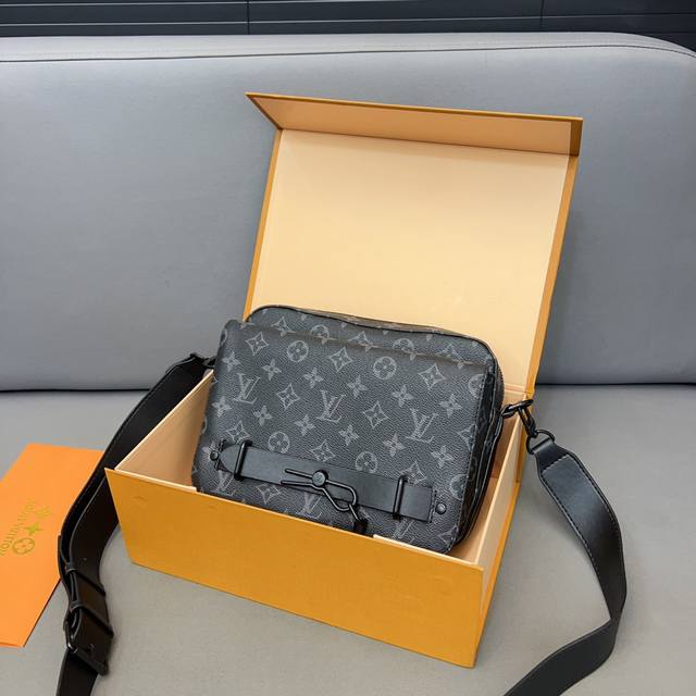 Louisvuitton 路易威登 印花链条单肩包 Steamer邮差包 斜挎包 男女通用采用精湛镶嵌细工 实物拍摄 原厂原版面料 配送折叠盒 24 X 17C