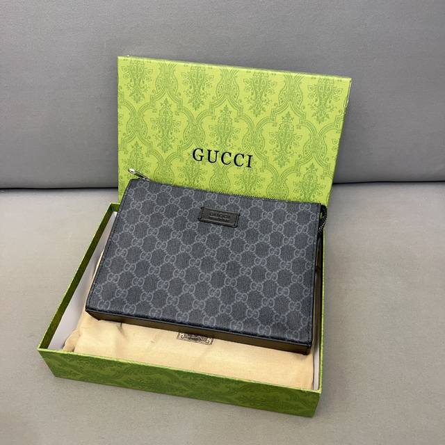 Gucci 古奇 Gg 洗漱包 手拿包 手包 采用精湛镶嵌细工 经典百搭 实物拍摄 原厂原版面料 配送防尘袋 礼盒 28 X 19 Cm