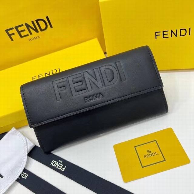 Fendi 6颜色 黑色 土黄尺寸 19*10 5* Fendi 专柜同步 专柜品质顶级进口牛皮 海外订制钥匙扣五金 做工油边精湛