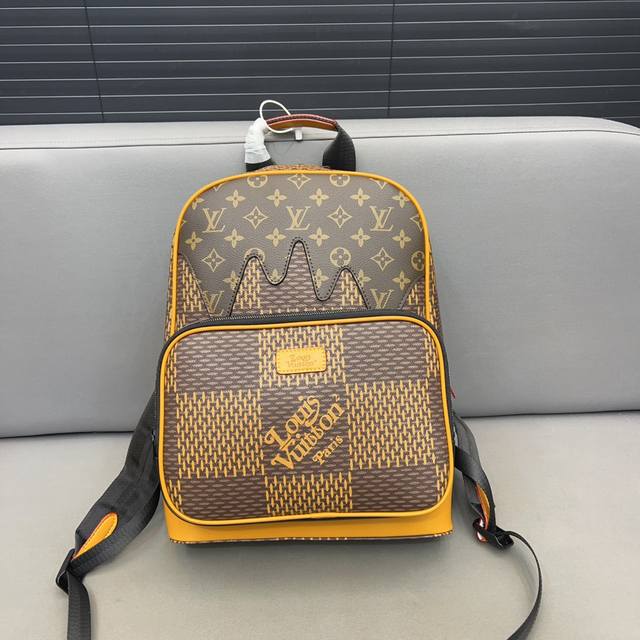 Louisvuitton 路易威登 Nigo联名 双肩包 背包采用精湛镶嵌细工 经典百搭 实物拍摄 原厂原版面料 配送防尘袋 折叠礼盒 28 X 39 Cm