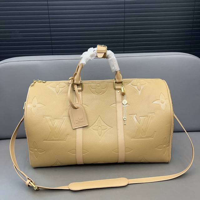 Louisvuitton 路易威登 Keepall 压花旅行袋 机场包 手提袋 采用精湛镶嵌细工 经典百搭 实物拍摄 配送防尘袋 50 X 29 Cm