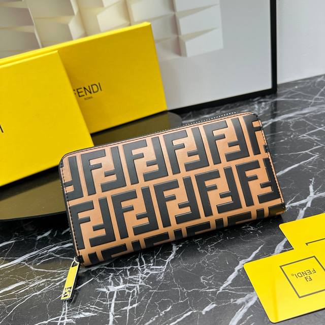 品牌 Fendi Ddd 型号 666234 Ddd 尺寸 19-10-2 5Cm Ddd 颜色 黑色 高端品质 原单正品 材质 专柜代购经典原厂进口牛皮正宗进