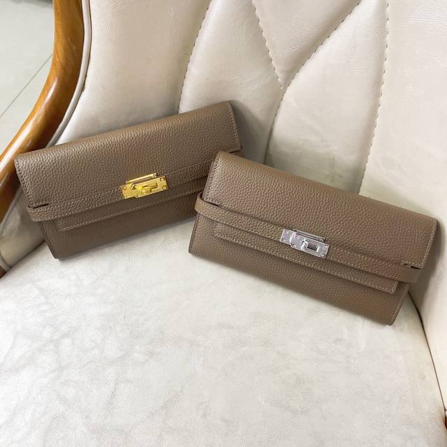 Hermes Kelly Bag 小号 Ddd 材质:进口togo牛皮 Ddd 尺寸 20Cmx11Cm Ddd 型号:361荔枝纹 Ddd 结构:内有10个卡 - 点击图像关闭