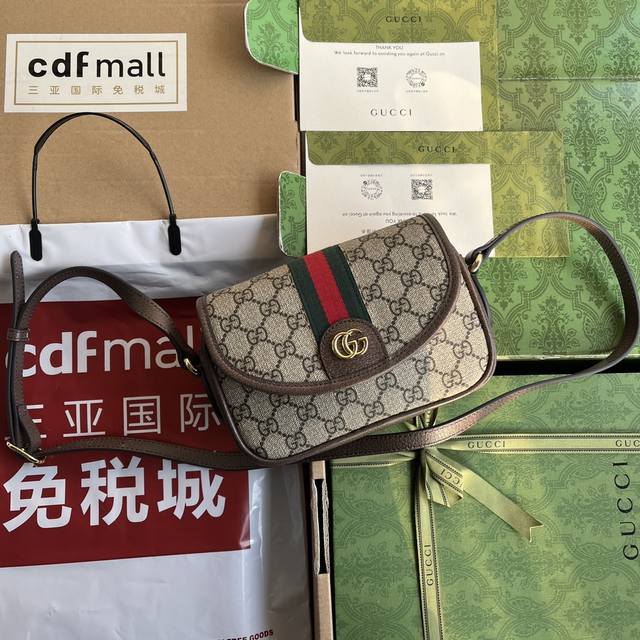 原厂皮配 Cdfmall三亚免税店手提袋 Ophidia系列小号肩背包 Ophidia系列依然是品牌挚爱 每一季都会推出全新款型 打造适合各种目的地的多功能旅行