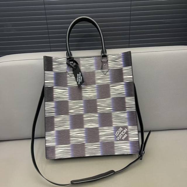 Louisvuitton 路易威登 Ddd Sac Plat Nv 棋盘格托特包 印花手提包 男士公文包 采用精湛镶嵌细工 经典百搭 实物拍摄 配送防尘袋 36 - 点击图像关闭