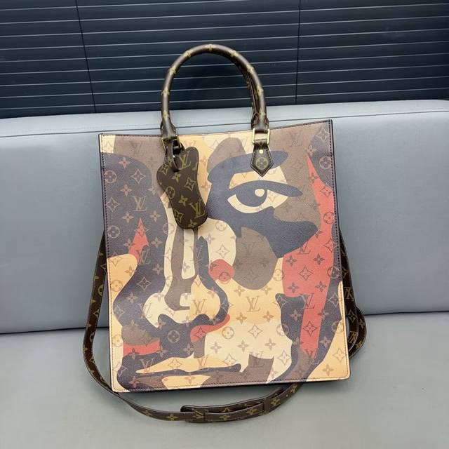 Louisvuitton 路易威登 Ddd Sac Plat Nv 迷彩人脸托特包 印花手提包 男士公文包 采用精湛镶嵌细工 经典百搭 实物拍摄 配送防尘袋 3