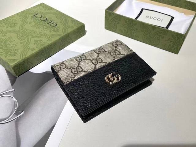 Gucci 658610颜色 黑色 粉色尺寸 11x9x3 Ddd Gucci专柜同步 新款ophidia系列 采用意大利进口小牛皮 配以经典双g五金 新的式样