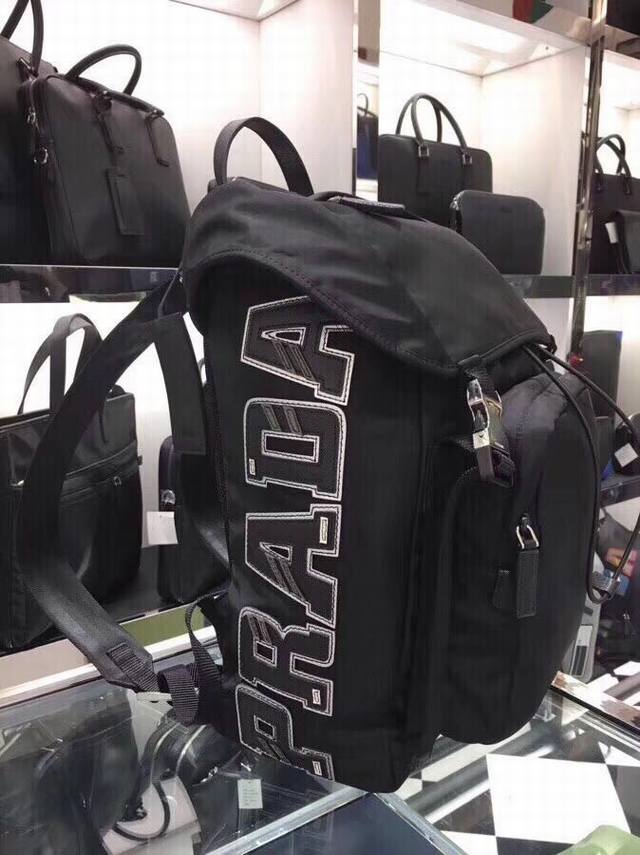 最新爆款 原单品质 Prada 2020最新款2Vz135 字母标志 进口原厂降落伞布料 采用进口设备+线路均有清晰zp同步原版五金配件 可调式尼龙肩带 翻盖带