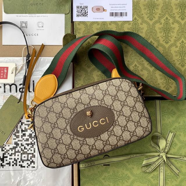 原厂皮配 Cdfmall三亚免税店手提袋 Gucci Supreme 虎头相机包男女通用款 肖战以及各大明星最爱街拍top1 宽肩带随性帅气 内里搭配小碎花里布