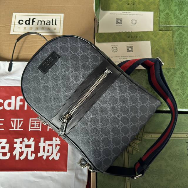 原厂皮配 Cdfmall三亚免税店手提袋 黑灰色印花柔软人造帆布精心打造 巧妙搭配红蓝条纹织带和黑色皮革滚边细节 更添魅力 翻盖扣 带有搭扣带 背面黑色网纱 透