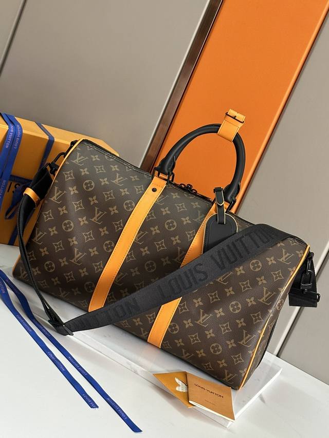 顶级原单m46703 本款 Keepall Bandouli re 45 旅行袋以 Monogram Macassar 涂层帆布引入经典底蕴 鲜明皮革裁出侧带