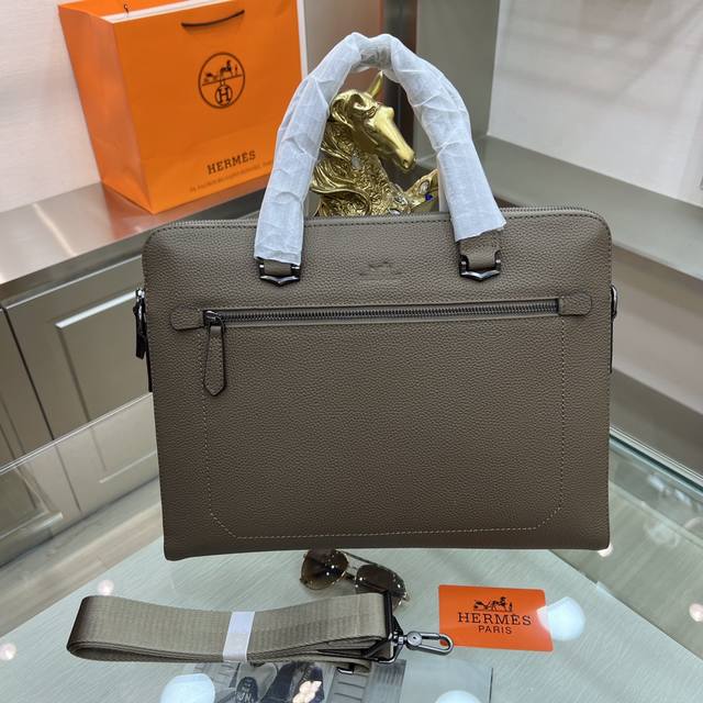 Hermes 高级定制 男士公文包系列 官网代购 顶级品质 可专柜对比 顶级进口爱玛仕专用牛皮 名师设计 资深裁缝 立体剪裁完美版型 上手效果极佳 设计理念独特 - 点击图像关闭