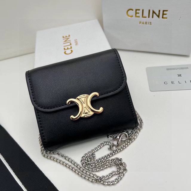 Celine 10783 链条可拆卸颜色 黑 棕色尺寸 11*10*5Celine凯旋门非常炫美的一个系列 专柜同步 采用头层牛皮 精致时尚 可以单肩背 也可做