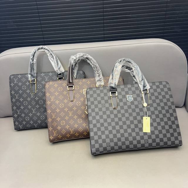 Louisvuitton 路易威登 密码锁印花公文包 男包 电脑包 手提包 采用精湛镶嵌细工 经典百搭 实物拍摄 原厂原版面料 高端品质 配送防尘袋 28 X