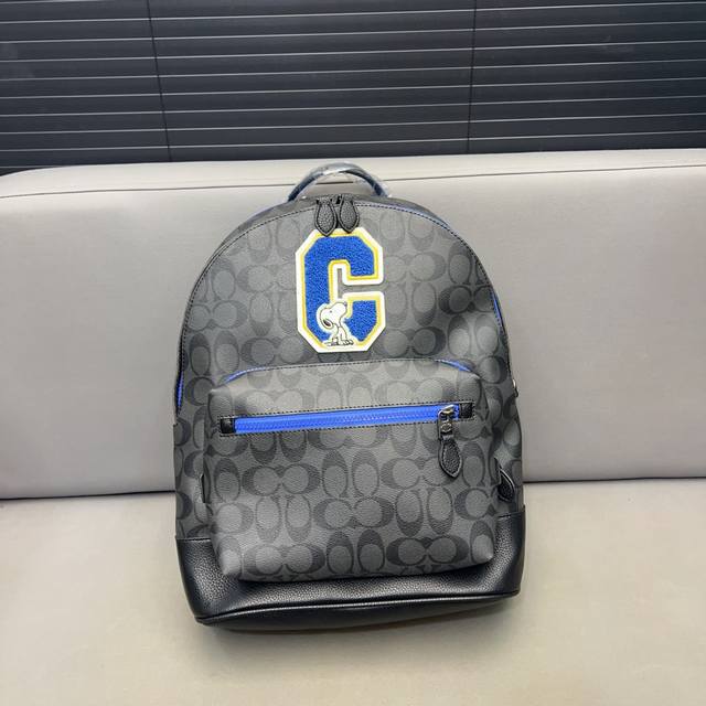 Coach 蔻驰 X 联名 Peanuts West Snoopy史努比 图章双肩包 男女通用大容量背包 经典logo搭配原厂工艺材质 休闲百搭 采用精湛镶嵌细