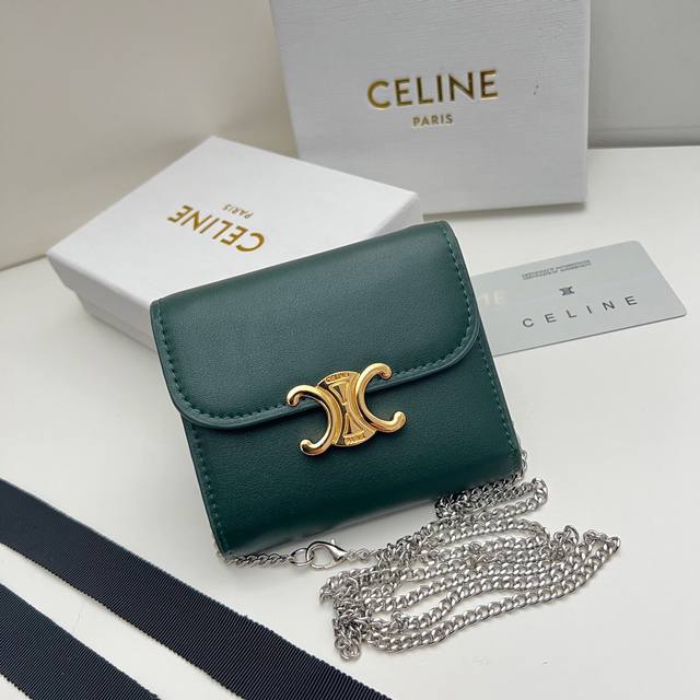 Celine 10783 链条可拆卸颜色 墨绿尺寸 11*10*5Celine凯旋门非常炫美的一个系列 专柜同步 采用头层牛皮 精致时尚 可以单肩背 也可做钱包