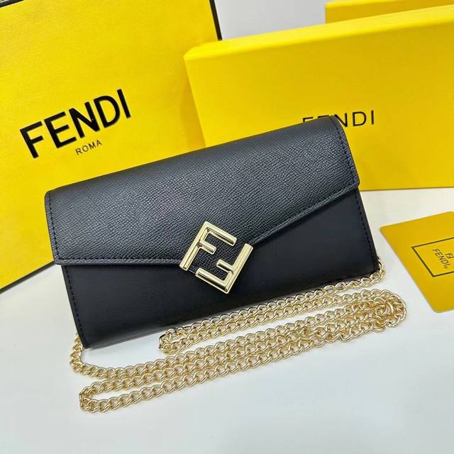 Fendi F09颜色 黑色尺尺寸 19*10.5*3.5 Fendi 专柜同步 可肩背专柜品质顶级进口牛皮 海外订制钥匙扣五金 做工油边精湛