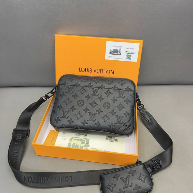 Louisvuitton 路易威登 Duo二合一 压花邮差包 单肩包 男女通用斜挎包 采用精湛镶嵌细工 经典百搭 实物拍摄 原厂原版面料 配送防尘袋 折叠礼盒